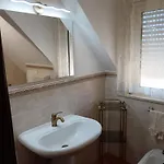 Mansarda Con Terrazzo A شقة *